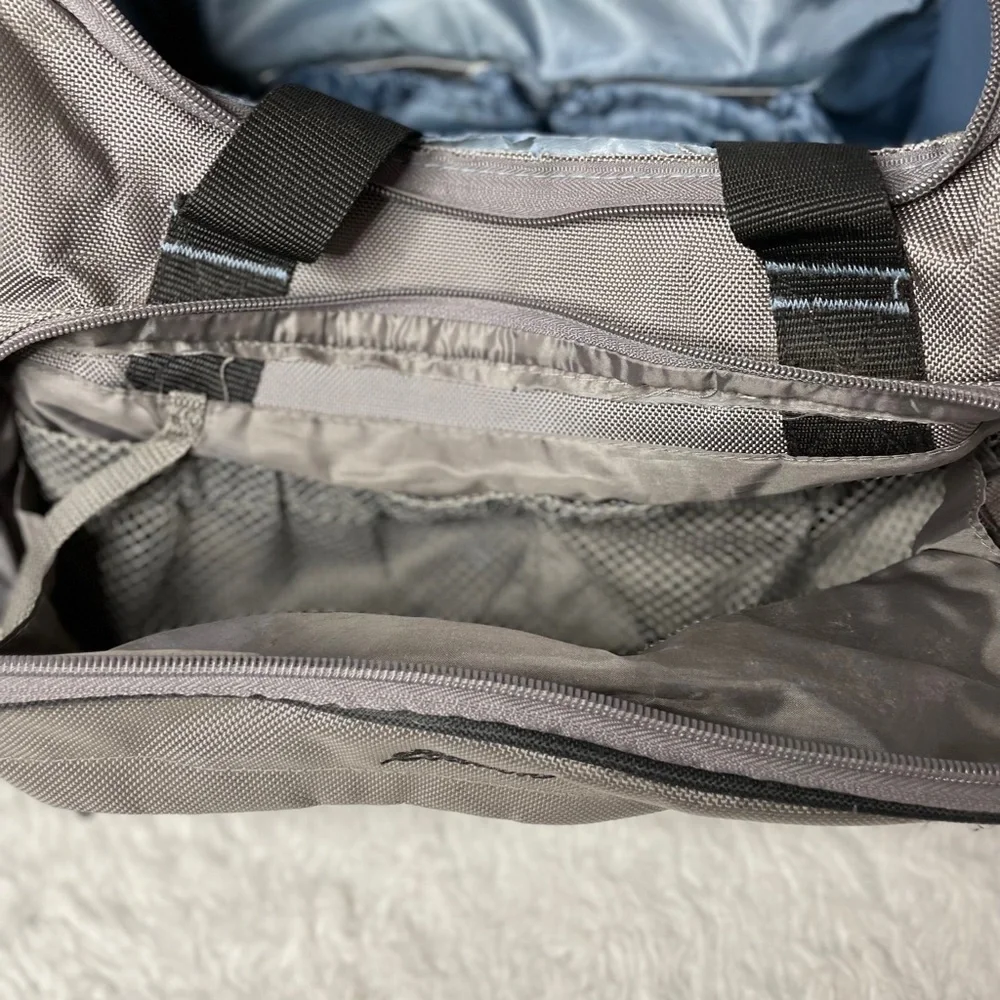 Eddie Bauer diaper bag with many pockets. Duffel.